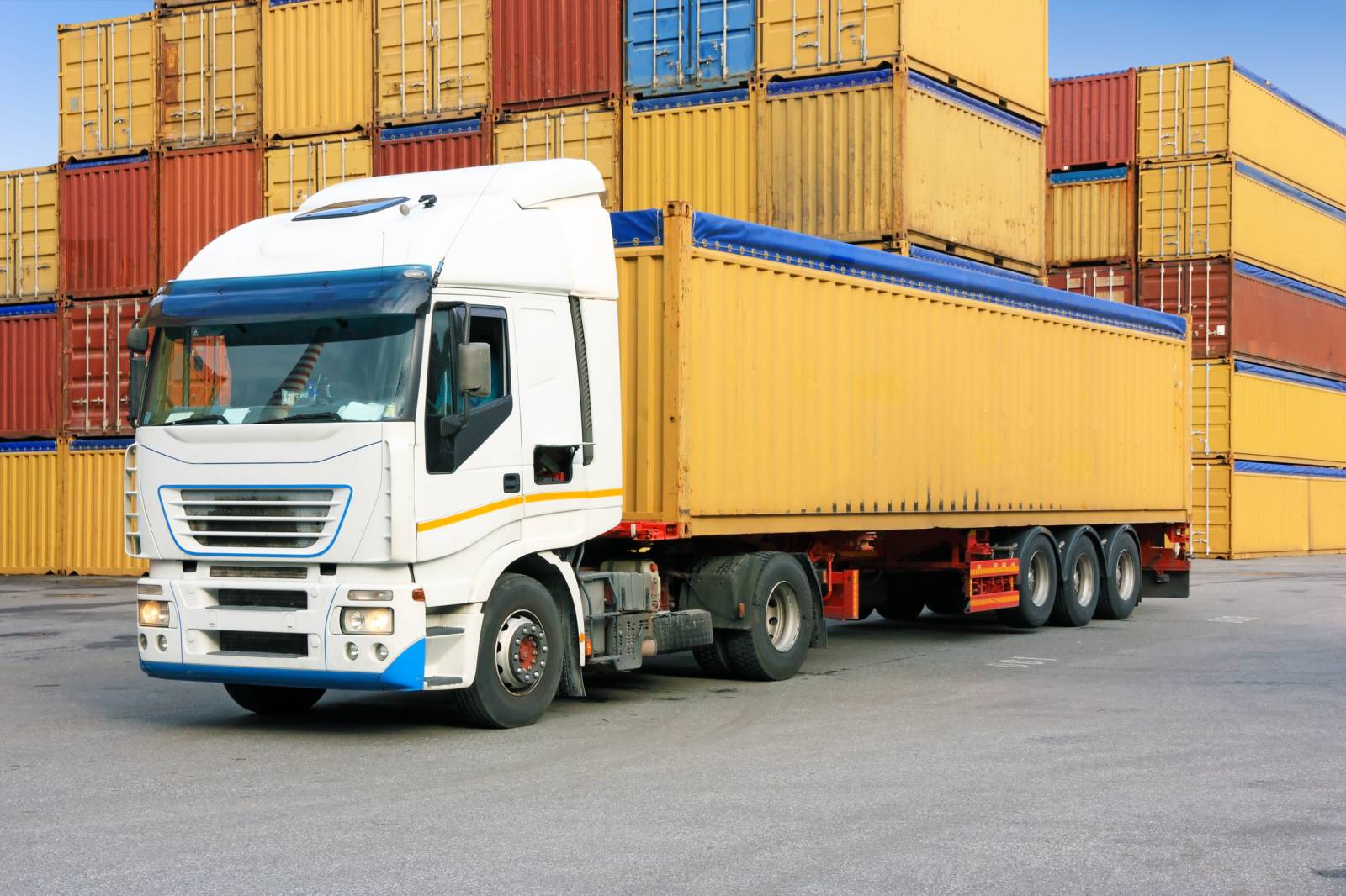 transport de containers par camions Marseille