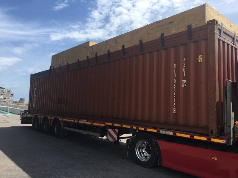Transport de containers spéciaux en extra-hauteur