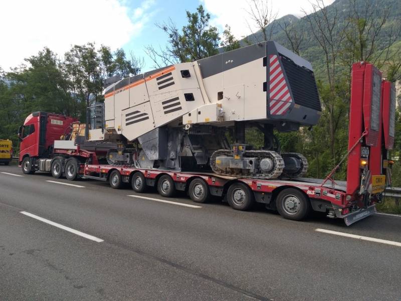 Transport d'une raboteuse minière de 58 tonnes