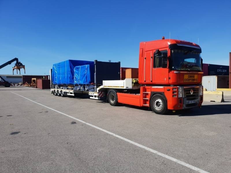 Transport de containers spéciaux en SR surbaissées munies de twist locks