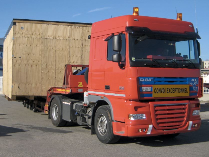Transport exceptionnel de colis lourds et de caisses contenant des machines industrielles