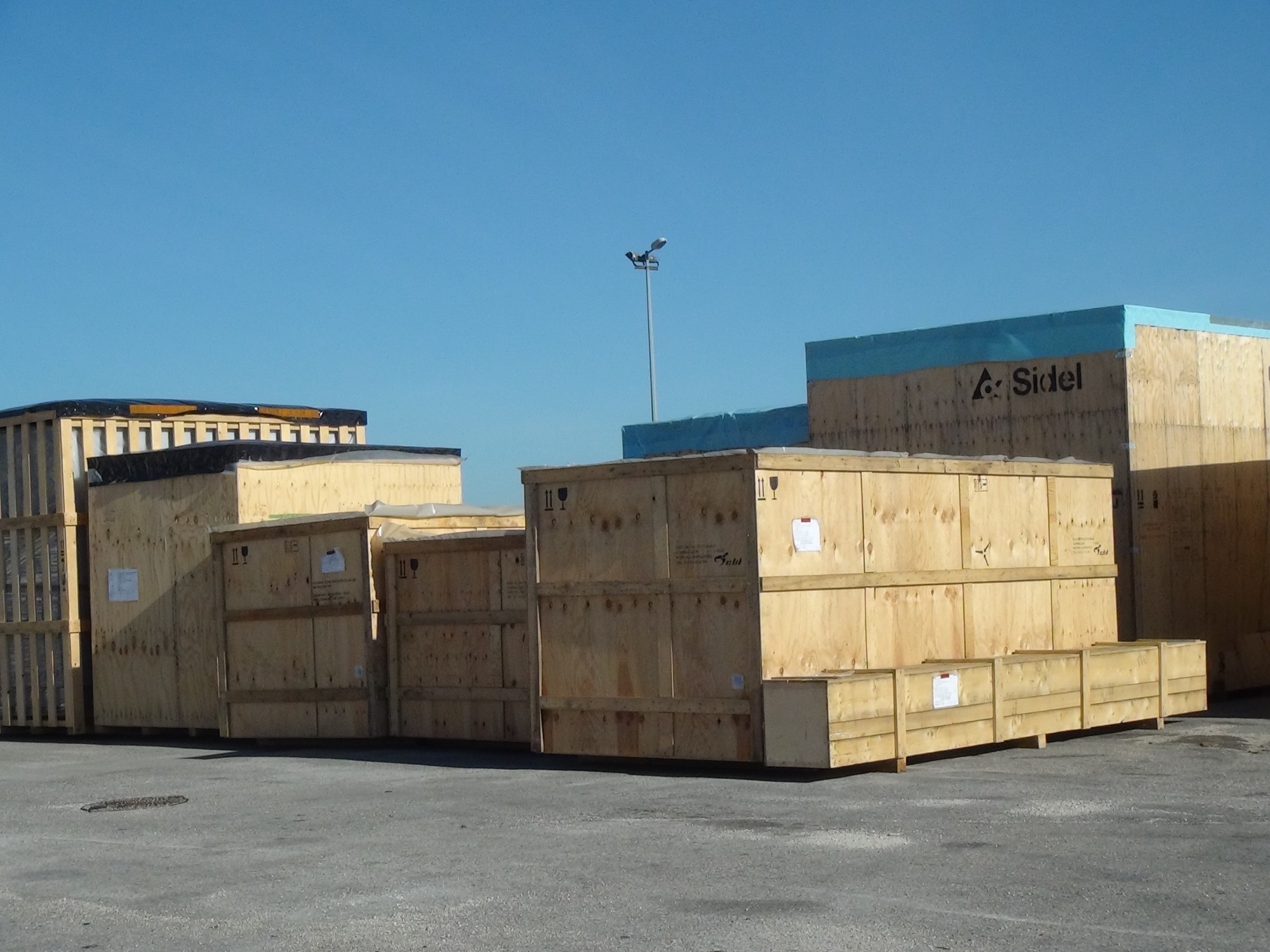 Entreposage de caisses sur parcs sécurisés