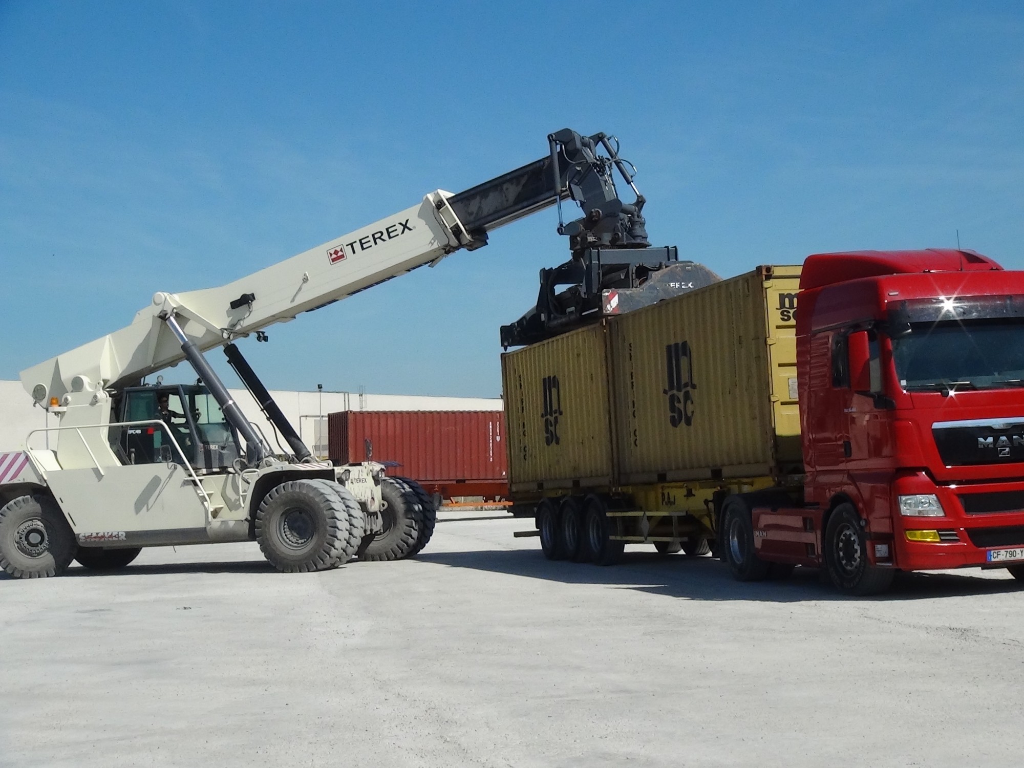 Transport containers