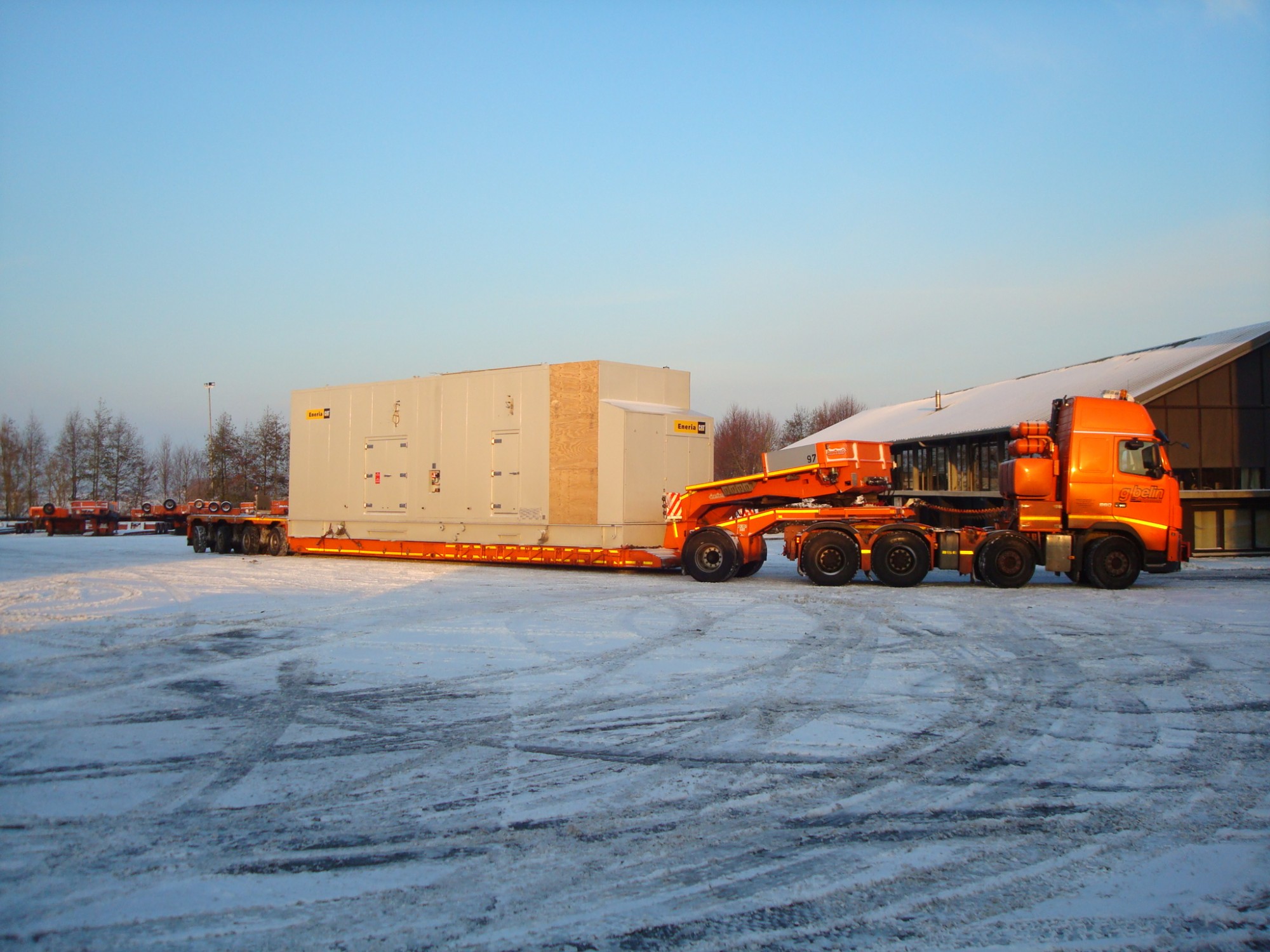 Transport exceptionnel de colis lourds et de caisses contenant des machines industrielles