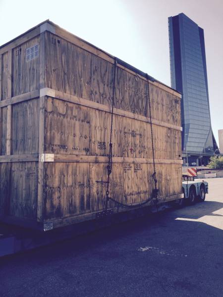 caisse 430 cm de large et 415 cm de haut