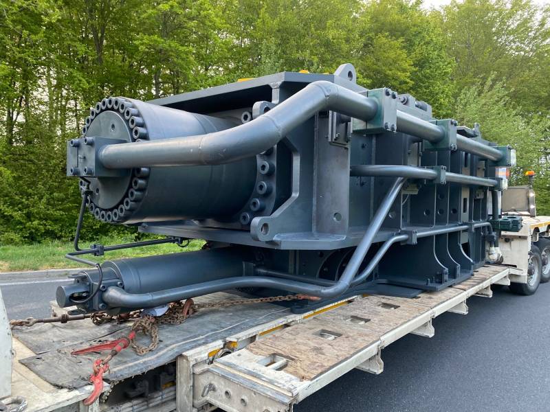 Transport d'une presse de 188 tonnes depuis Marseille