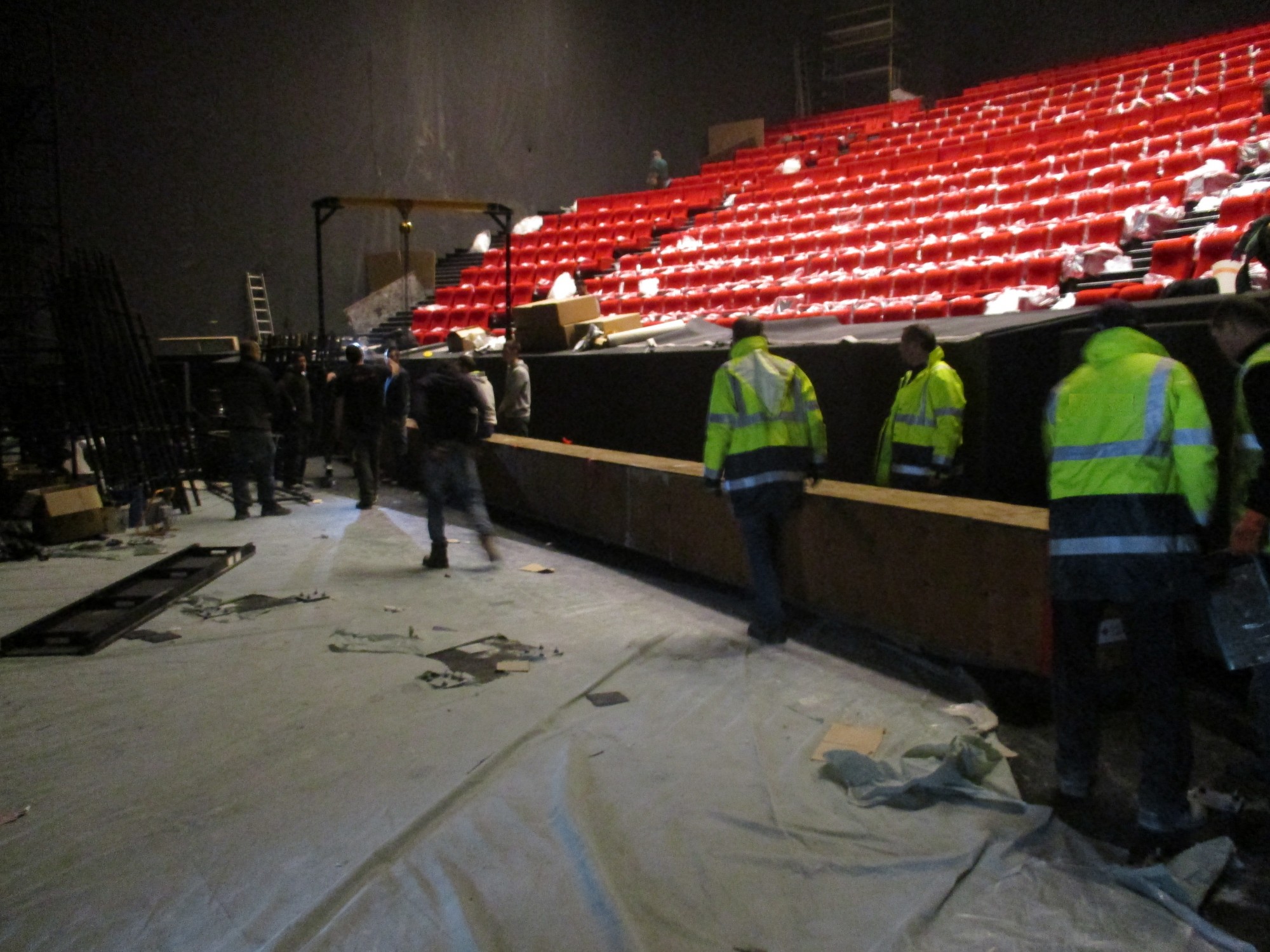 Mise en place dans la salle de projection PATHÉ cinéma