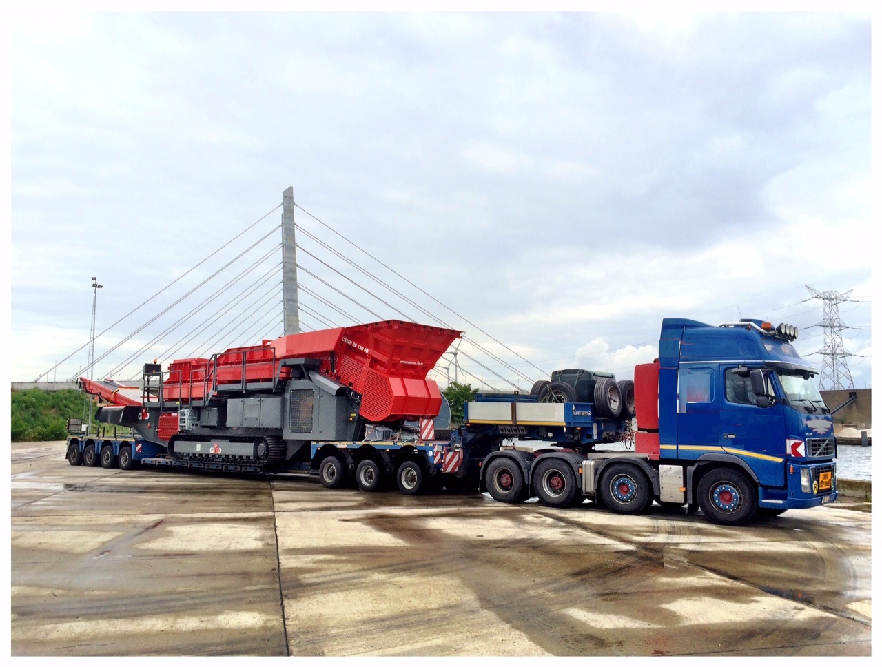 Transport scalpeur de chantier.