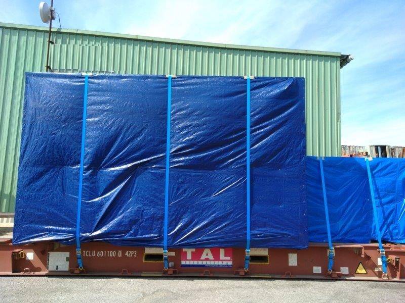 caisses bâchées et arrîmées