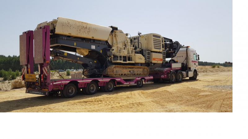 Transport d'un concasseur de 45 tonnes à Marseille