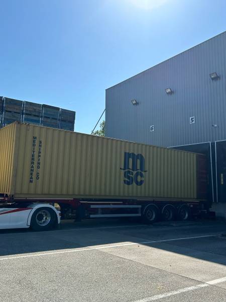 Des terminaux portuaires jusqu’à vos entrepôts, Ecotra Logistics assure la traction de containers en toute confiance et réactivité